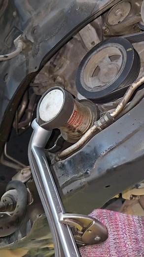 How to replace oil filter with new trick #trick #oil #reelsinstagram #viral #fblifestyle #mechanic | Sanjay Sahu