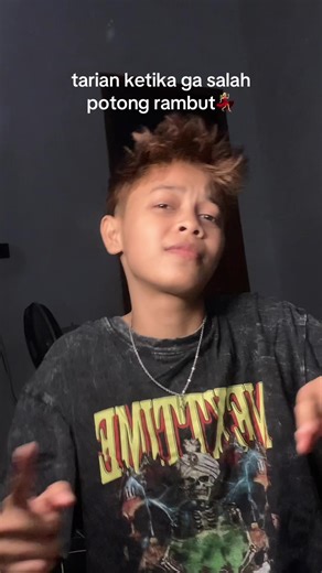 Tarian Ketika Ga Salah Potong Rambut