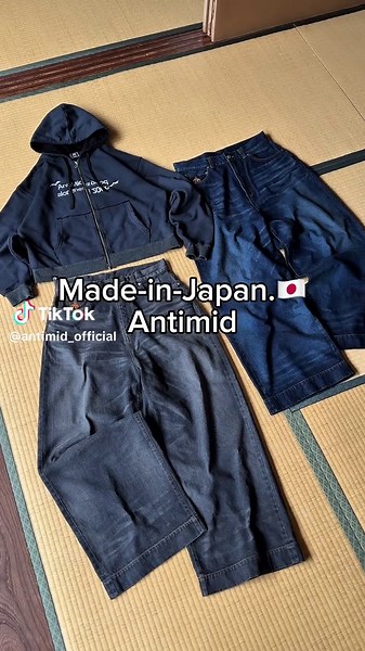 Made in Japan.🇯🇵 6th Drop — 10/31, 9PM JST. ・Japan baggy denim. Black / Indigo S/M/L ¥24,800 taxin ・Japan zip hoodie. Black S/M ¥15,800 taxin #ANTIMID #アンチミッド #japanesefashion #Japanesestreetwear #streetwear