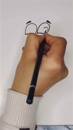 “Expressive Cartoon Eye Drawing: Bold and Fun Design”