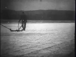 Cutting Block Ice With Horses Ice Harvesting in Michigan in the Early 1900s In the early 20th century, Michigan was a major producer of natural ice, with harvesting operations taking place on frozen lakes and rivers across the state. The industry was particularly strong along the Great Lakes, in cities like Detroit, Saginaw, and Grand Rapids, as well as smaller inland communities where cold winters provided thick ice for storage and sale. Michigan’s Ice Harvesting Process with Horses Choosing th