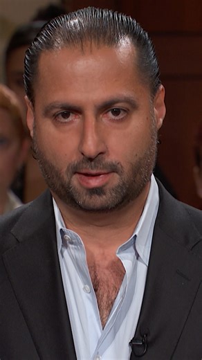 Jeweler Goel says Kimberly made a false review of his business online. Kimberly claims the ring she received was "cheap construction" and "looks horrible." | Judge Judy