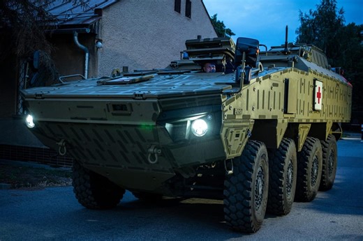 🚑 Vojenské zdravotníctvo Ozbrojených síl Slovenskej republiky si prevzalo prvú bojovú Patriu 8x8 - obrnené sanitné vozidlo. . . #OSSR #ozbrojenesilysr #budemvojak #SmeTuPreVas #vojak #vojacka #vojaci #trening #vycvik #slovensko #spolupráca #spolusmesilnejsi | Ozbrojené sily Slovenskej republiky