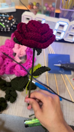 Crochet roses 🥀 Dm to order on insta _.crochetchronicles #crochet #smallbusiness #handmade #roses #madewithlove