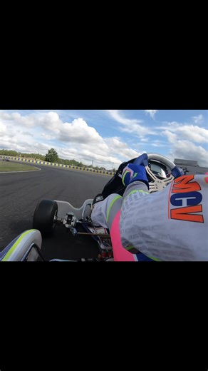 Clique sur le lien dans ma bio pour télécharger le guide qui te permettra de devenir un meilleur pilote que tu ne l'es aujourd'hui 👉 #karting #Motorsport #kart #gopro