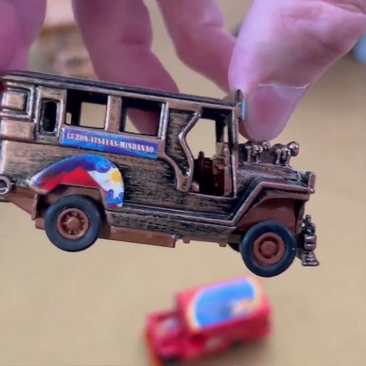 Look! A Rusty Toy Jeepney! 🚙 Toy Cars for Kids