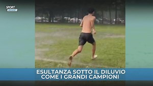 Esultanza in scivolata sotto la pioggia dopo il gol - SportMediaset