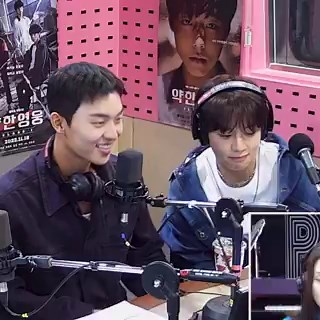 isso aq pra mim eh inacreditavel pq ele claramente apertou as coxas suculentas do jihoon e ainda SORRIU IGUAL UM FILHO DA PUTA SE FAZENDO DE INOCENTE que perturbaçao de homem