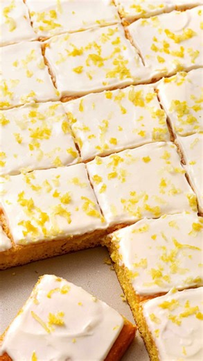 Kasey | All Things Mamma | This Lemon Sheet Cake is SO easy to make!🍋 It looks like it took hours, but really all you need is a box cake mix 🙌🍰 You are going to love... | Instagram