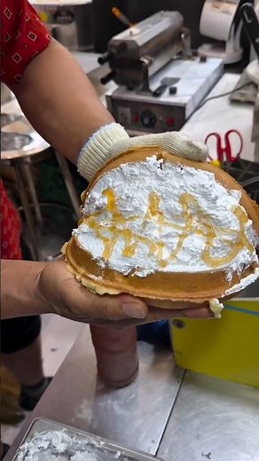 Freshly Made Giant Korean Waffle 🧇✨