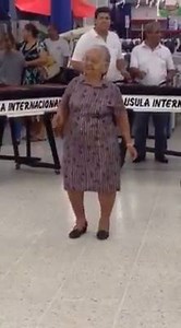 Disfruta de Honduras, que para vivir de sus costumbres, su música y sus atractivos turísticos no hay edad. ¡Saludos a Marimba Usula y doña Olguita! Sepa más de la Marimba Usula ---> http://bit.ly/2i8N6R5 | Honduras Tips