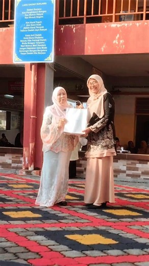 Selamat berpindah Cikgu. Semoga terus cemerlang di sekolah yang baru💪💪💐💐