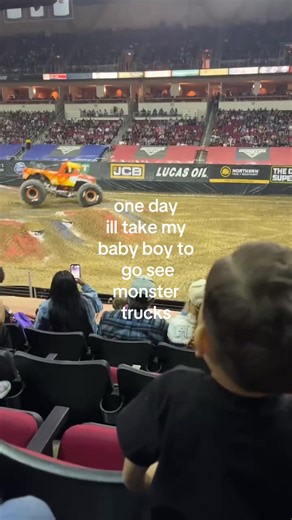 🫆 (@08125e)’s video of monster truck show