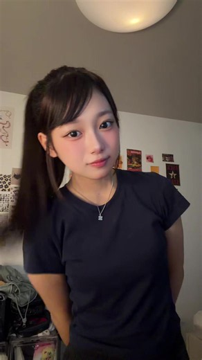 ねねって黒か紺色のふくでいっぱいなんです