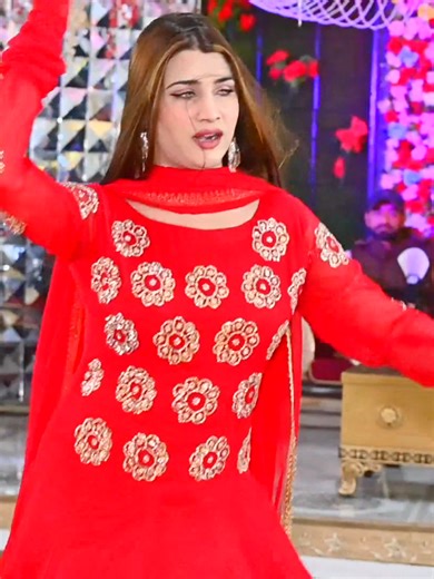 Jiyakhanzadi's Stunning Wedding Dance Performance