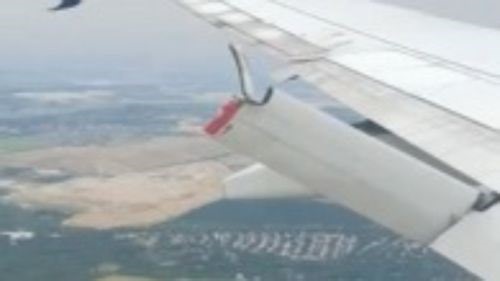 Part of plane wing breaks off during flight