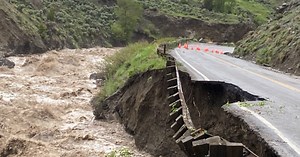 Officials close inbound traffic into Yellowstone National Park