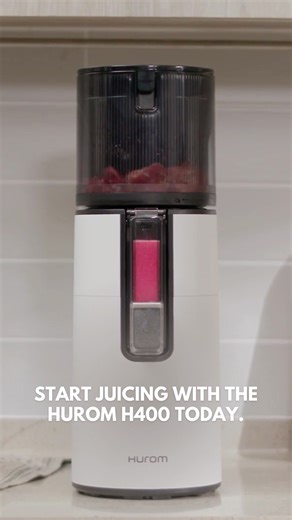 The Hurom H400: Curated for the ultimate juicing experience. Watch on to learn how to juice like a pro! 🍊🌟 . . . #hurom #huromsingapore #HuromH400 #huromhomejuicer #homejuicer #slowjuicer #fruitjuicer #vegetablejuicer #juicemaker #coldpressjuicer #healthyliving #easyrecipe #juicingforlife | Hurom