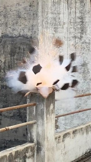 Bomb 💣 blast 💥 #experimentgonewrong #experimentgoneright #explosion #fireworks #viralvideo