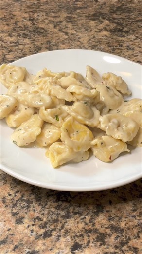 This Creamy Garlic Tortellini with Salmon Bites was absolutely delicious! The recipe is at the end of the video 😊. #tortellini #garlic #salmon #easyrecipe #yum | Whatsmomcookin