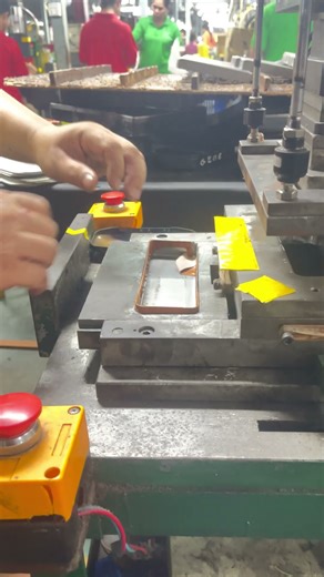 Eyewear case wrapping in production line #printing #factoryproducts