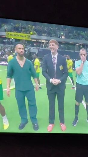 Mr postman , Yanited all the way💚💛 #football #yanited#ballerleagueuk #draw #angryginge