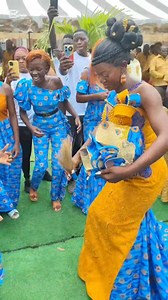 50K views · 2.7K reactions | Retour du mariage coutumier du couple MIHINDOU. 殺 Pour toutes personnes qui désirent voir leur décoration celle-ci est juste en dessous  sur le thème : "LES COCOTIERS DES PLAGES DE MAYUMBA". | Le Paricient-Royal | Facebook