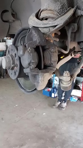 Understanding Car Brake Systems: Rotor and Caliper Overview