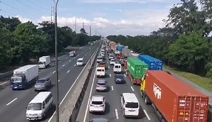16K views · 109 reactions | WATCH: Traffic situation along SLEX north bound going to Manila on Thursday afternoon. The tail end of the traffic is at the Southwoods exit in Binan City, Laguna. (Video by Russell Palma/The Philippine STAR) | Philippine Star | Facebook
