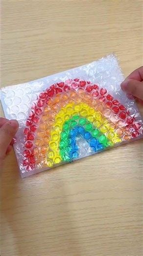The rainbow painting made with bubble wrap is too simple, right #diy #art