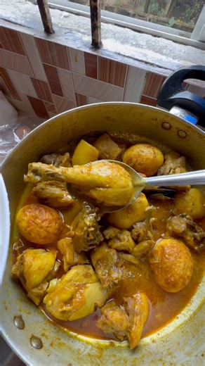 Delicious spicy chicken curry | Street Food Collecting