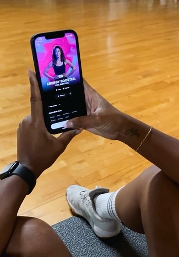 Your breathwork just got a boost thanks to the @FivePointFive app! ✨💜 #fivepointfivepartner This new app combines the power of beats with breathing to energize, ground, and everything in between. Tune in to the sounds of ODESZA, Teddy Swims, Dua Lipa, and more. Track your progress, get reminders, and follow along with friends. Use my link in bio to get exclusive access to this new tool! #fivepointfive #breathwork #breathebetter