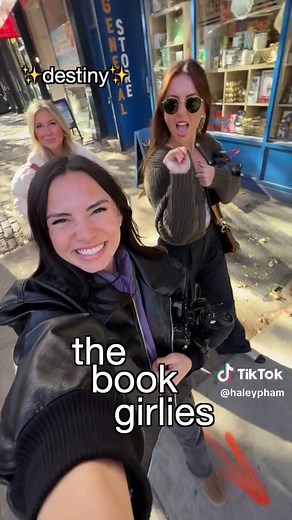 romance only bookstore in NYC 🍎💌 | the ripped bodice