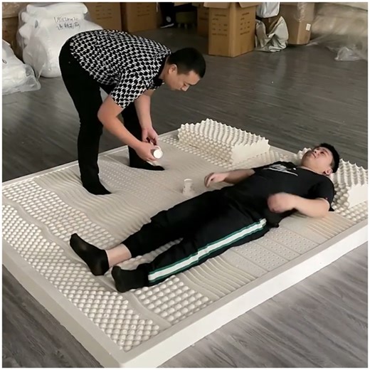 5.4M views · 71K reactions | Yup, you can eat & drink in your bed | Simple ideas | Facebook