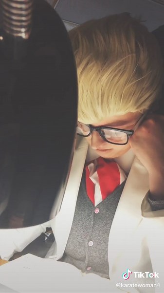 A more official audition for @kitty.section .. or just an evening Gabriel #kittysectionauditions #gabrielagreste #mlb #mlcosplay #mlbcosplay