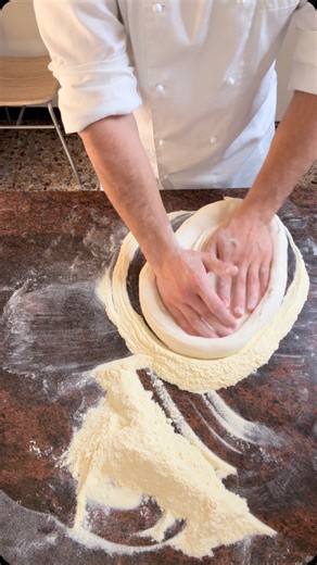 81K views · 4.1K reactions | Tutorial 8 Stesura su banco più lunga   Tecnica consigliata per un panetto di pizza rigido e per ottenere un cornicione più spesso #pizzatime #pizzalover #pizza #pizzalovers #pizzapizzapizza #pizzanapoletana #food #foodstagram #pizzaislife #pizzatruck #pizzadough #pizzamaking #pizzamargherita #food #foodlover #foodgasm #foodies #foods #foodie #foodislove | Armando scalella | Facebook