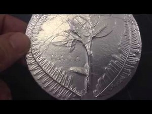 造形遊び／アルミホイルで銀メダルを作ろう