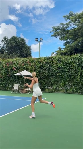 Livi | Tennis & Padel player | Content creator on Instagram: "What a year. 🤍 Grateful for where this year has taken me and looking forward to what 2026 will bring. Happy to be home for the next few weeks to rest and reset. Thank you for being here with me, I am very grateful for our beautiful tennis community 💕🎾 #tennis #tennisgirls #tennislifestyle #recap2025 #tennislife"