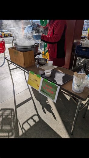 あ ん on Instagram: "ファーマーズ いつも生産者のかたにささえられております 今日は豚汁振る舞っていただいた 温まる〜"