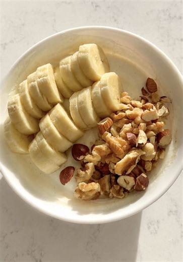 this at least once a week 🫶🏽 Follow @bysquibb for more whole food recipes ❤️ what you’ll need: banana greek yogurt vanilla bean paste almonds hazelnuts walnuts #breakfast #breakfastideas #yogurtbowl #healthy #foodie