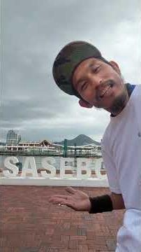 ズッコケと共に見るご当地名所巡り134 SASEBO と書かれたモニュメント #ド根性散歩 #長崎 #佐世保 #ヒカリノミナト #SASEBO