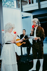 38K views · 289 reactions | Het weekend afsluiten met een kostuumdrama? Dat is dé droom van Maaike Cafmeyer. Ruben trok z’n mooiste pak aan… En toen? ✨ | Radio2 | Facebook