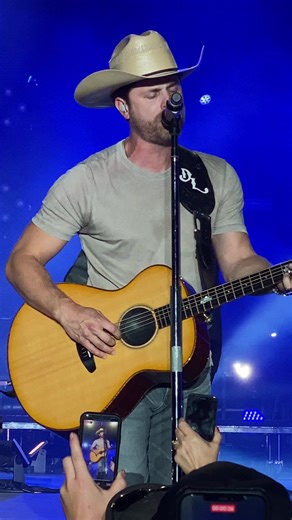 Dustin Lynch Live Performance of Cowboys & Angels
