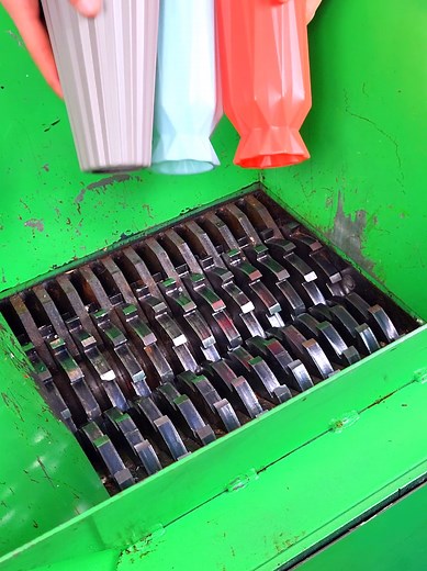 Exploring the ASMR of Shredding Machines