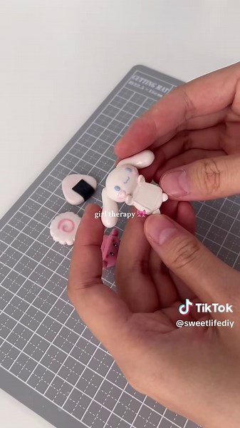 Girl Therapy with Clay: Crafting Small Trinkets