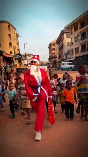 Mother Christmas 🤶 done land come and collect your own gift 🎁 💃💃💃💃😂#queensplashcakes #fyppppppppppppppppppppppp #makemefamous #viralvideos