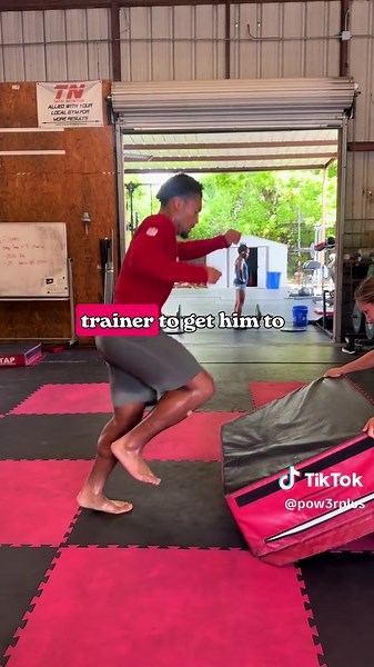 Single-foot drills build foot strength, balance, and ankle stability—key for safer, more powerful movements. Get evaluated by a pro for dorsiflexion, plantarflexion, ankle stiffness, timing, and toe strength. Start light, progress smart. 🦶💪 - #SingleFootTraining - #UnilateralTraining - #Plyometrics - #FootStrength - #AthleteTraining