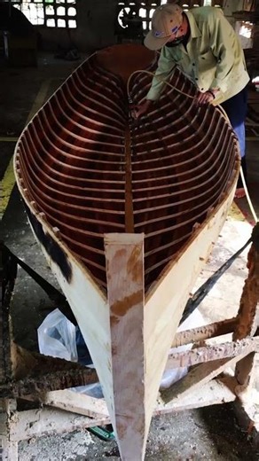 #clinker #rowingboat #woodenboat #boatbuilding #handicraft