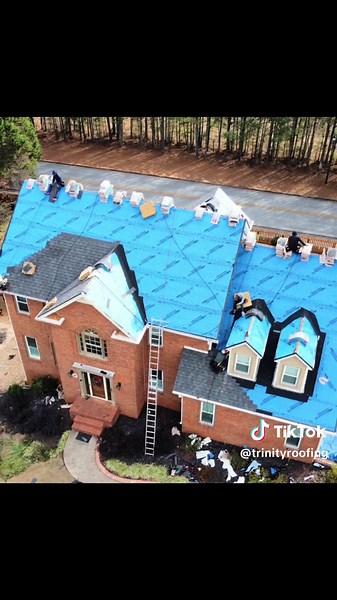 Check our latest work! How good do the ridge and hip shingles look?! #happyholidays #newroof #trinityroofing #roofing #watertight #driftwood