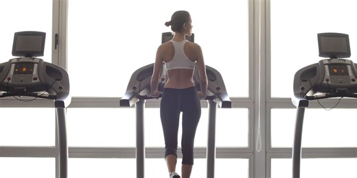 New Zealand Athlete-Artist Breaks Record for Longest Distance Run on a Treadmill in 48 Hours